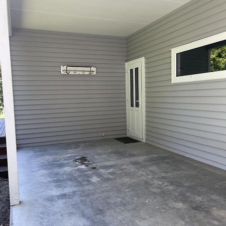 Guest Wing In Richmond Downs Apartment Walton Exterior photo